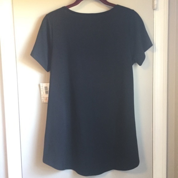NEW LuLaRoe Solid Noir Black Classic A-line Tee Sz XS - Picture 4 of 15
